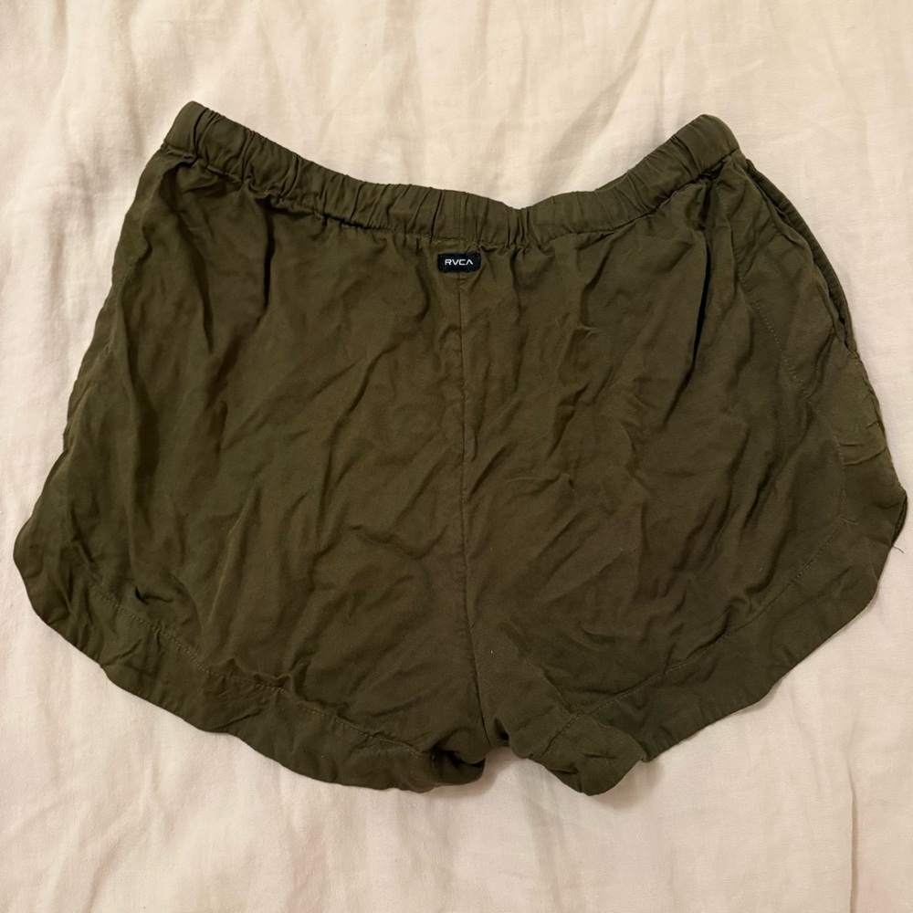 ✨ RVCA Like New Yume Elastic Shorts in Dark Olive ✨ - Picture 4 of 4